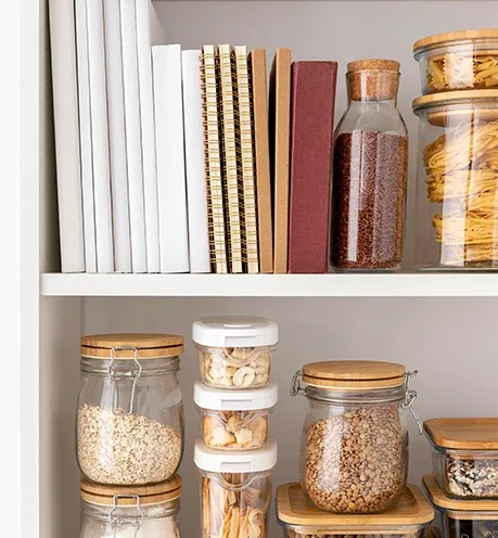 פתרונות אחסון למזווה קטן: כך תנצלו כל סנטימטר ותהפכו צפיפות ליעילות מקסימלית