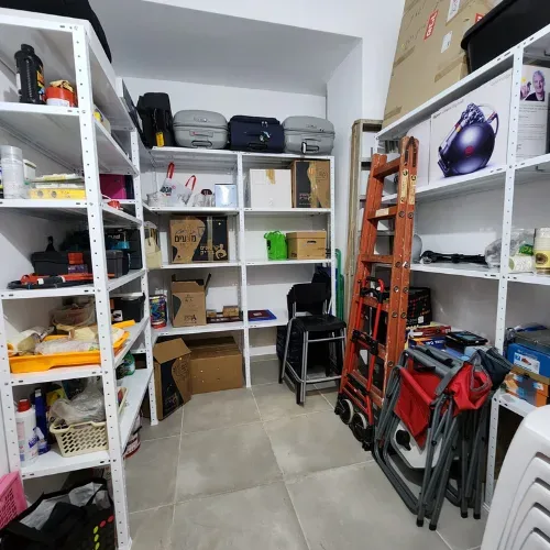 איך להפוך מחסן ביתי לחלל מסודר ונגיש: המדריך המקצועי